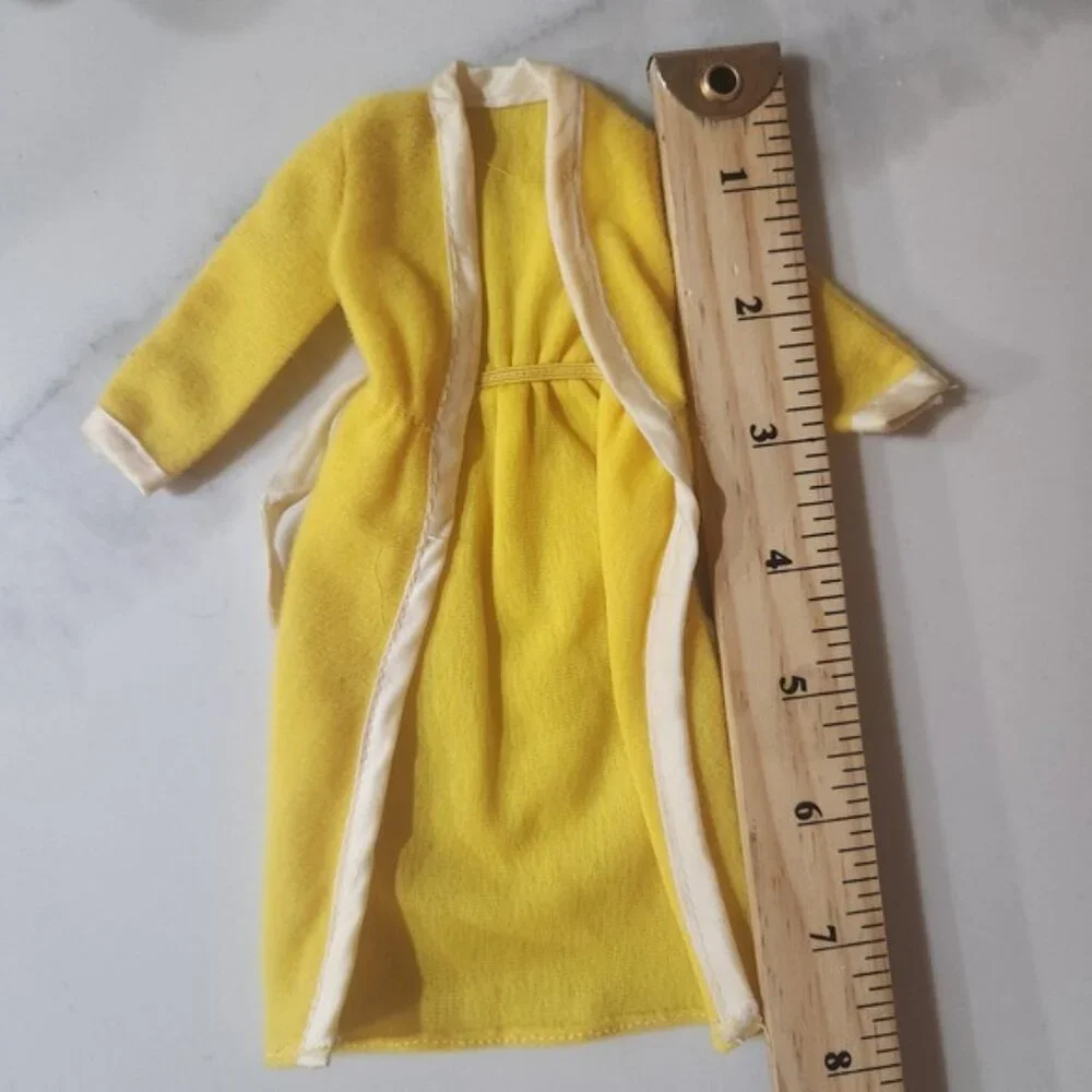 1977 mattel Superstar bathrobe Miniature Yellow Robe With‎ White Trim